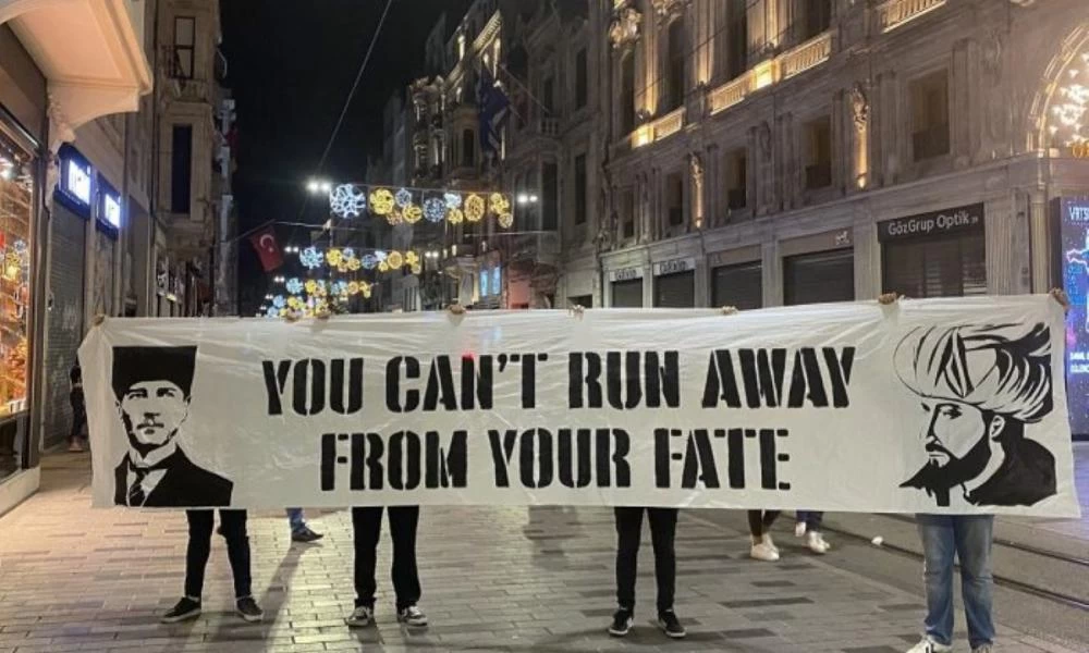 ΠΑΟΚ – Μπεσίκτας: Προκαλούν οι Τούρκοι! Πανό με Μωάμεθ και Κεμάλ στο ελληνικό προξενείο